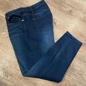 Tahari KELLY Mid-Rise Skinny Jeans‎